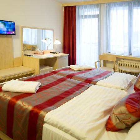 Hotel Krystal Прага Экстерьер фото