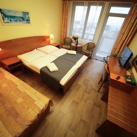 Hotel Krystal Прага Экстерьер фото
