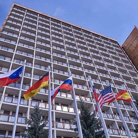 Hotel Krystal Прага Экстерьер фото