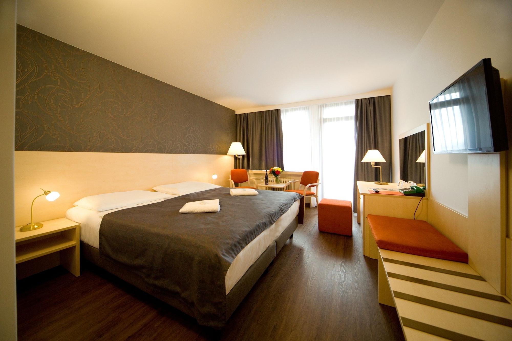 Hotel Krystal Прага Экстерьер фото