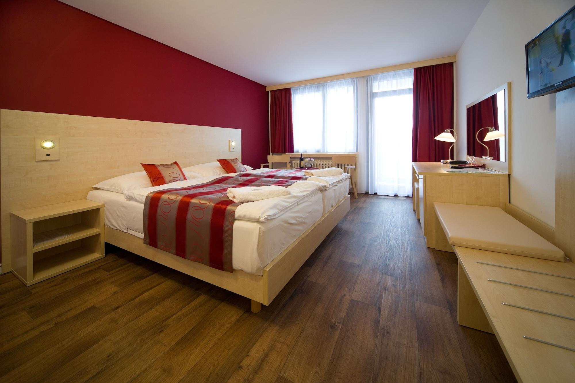 Hotel Krystal Прага Экстерьер фото