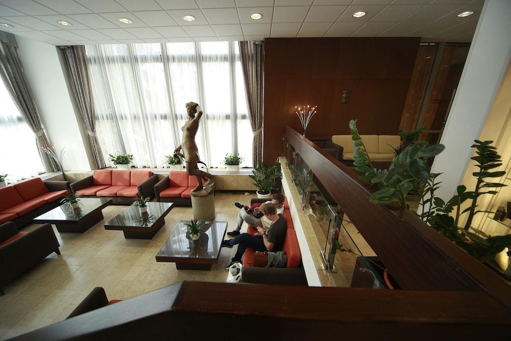 Hotel Krystal Прага Экстерьер фото