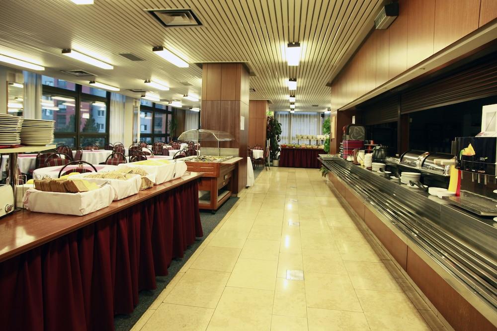 Hotel Krystal Прага Экстерьер фото