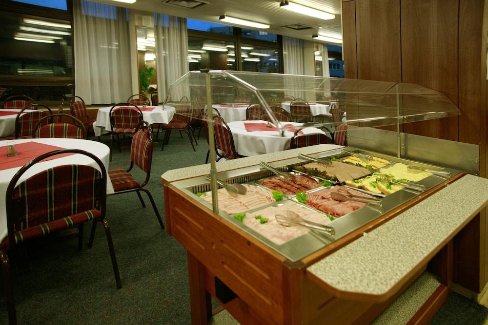 Hotel Krystal Прага Экстерьер фото