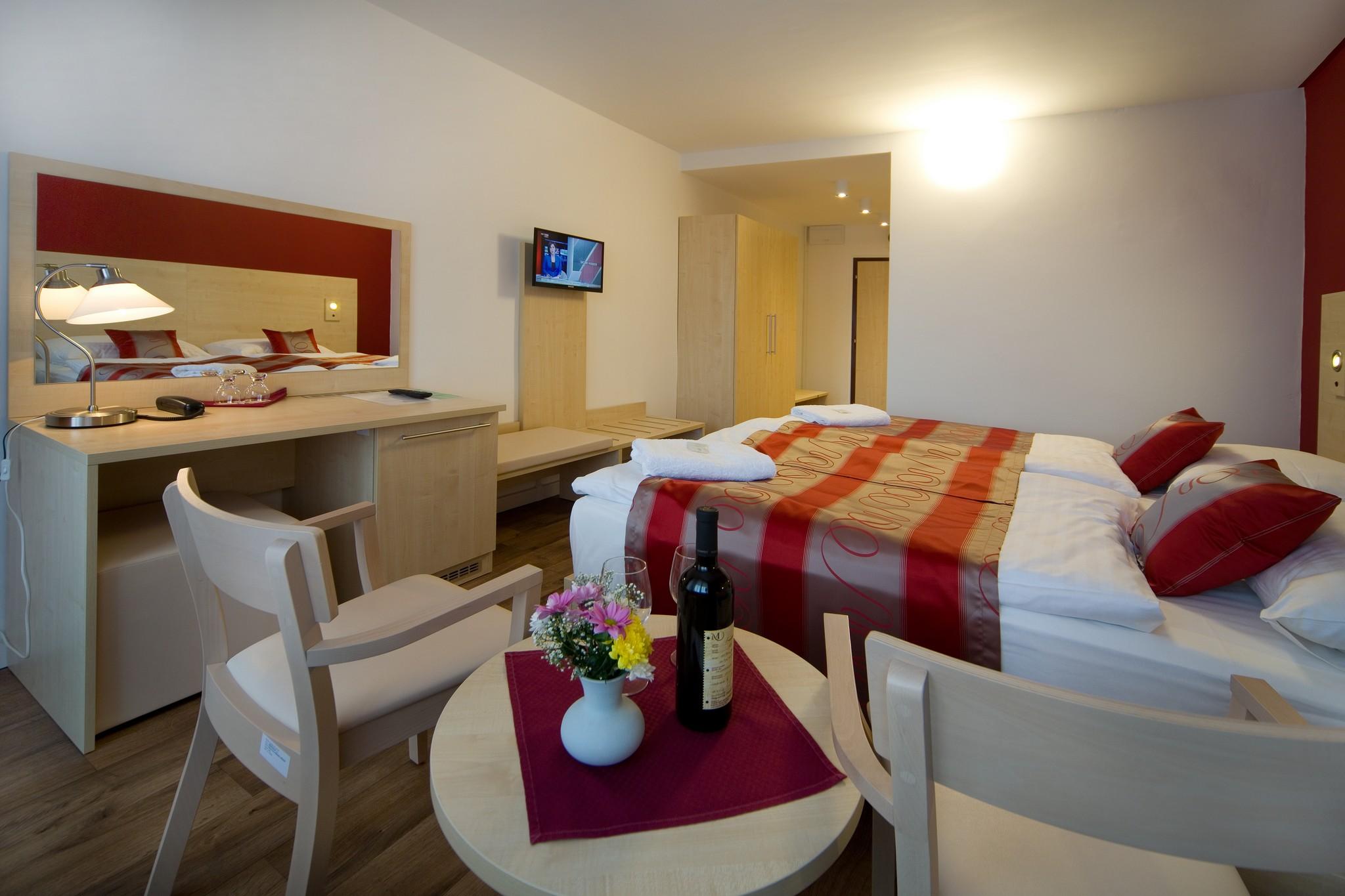 Hotel Krystal Прага Экстерьер фото