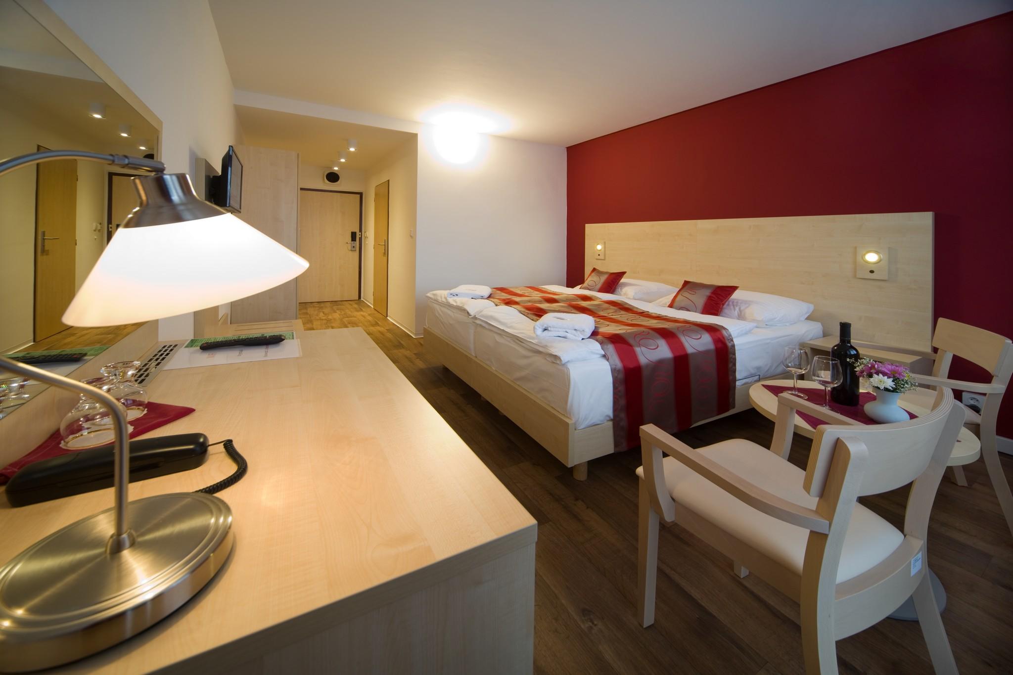 Hotel Krystal Прага Экстерьер фото