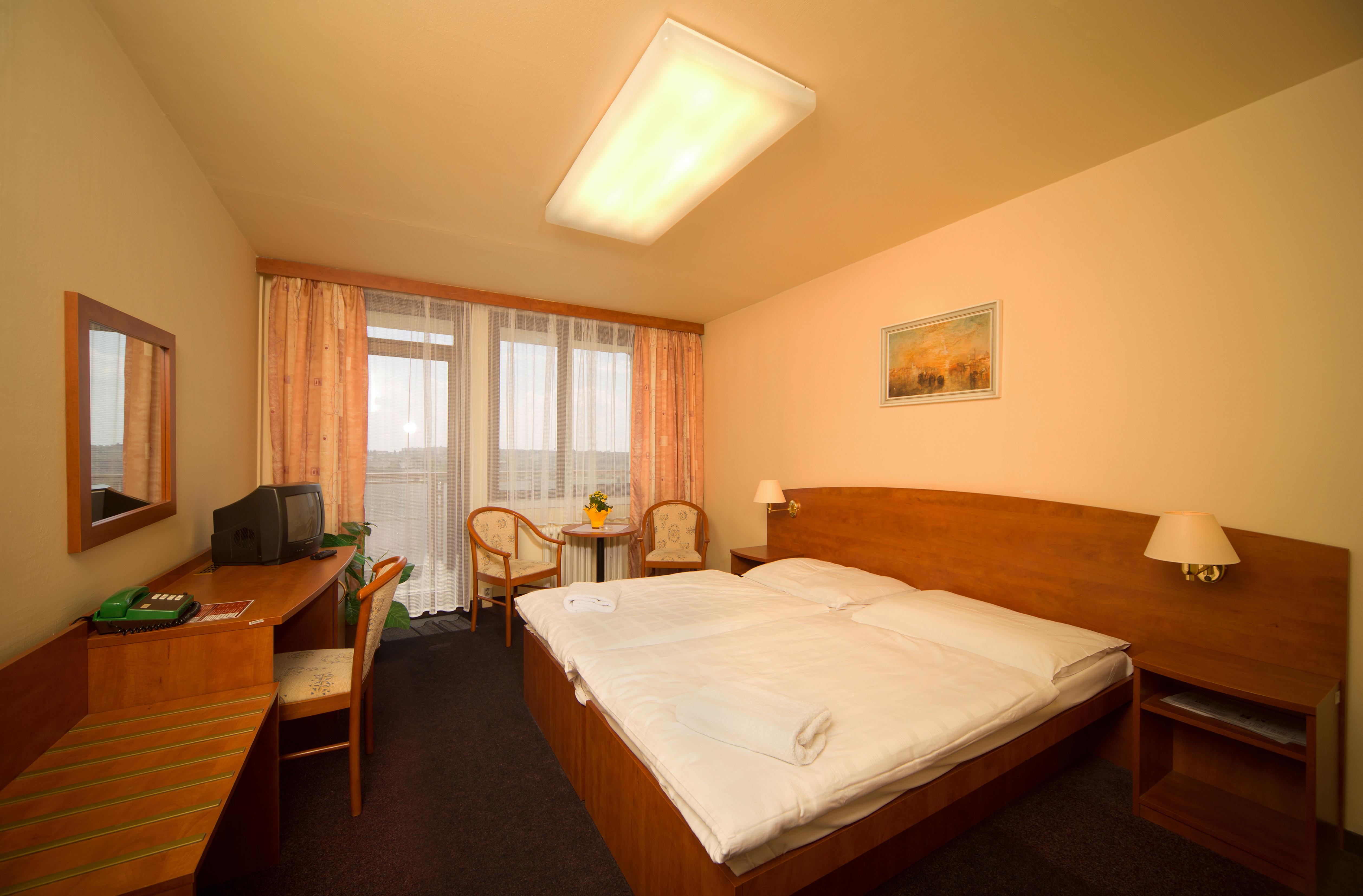 Hotel Krystal Прага Экстерьер фото