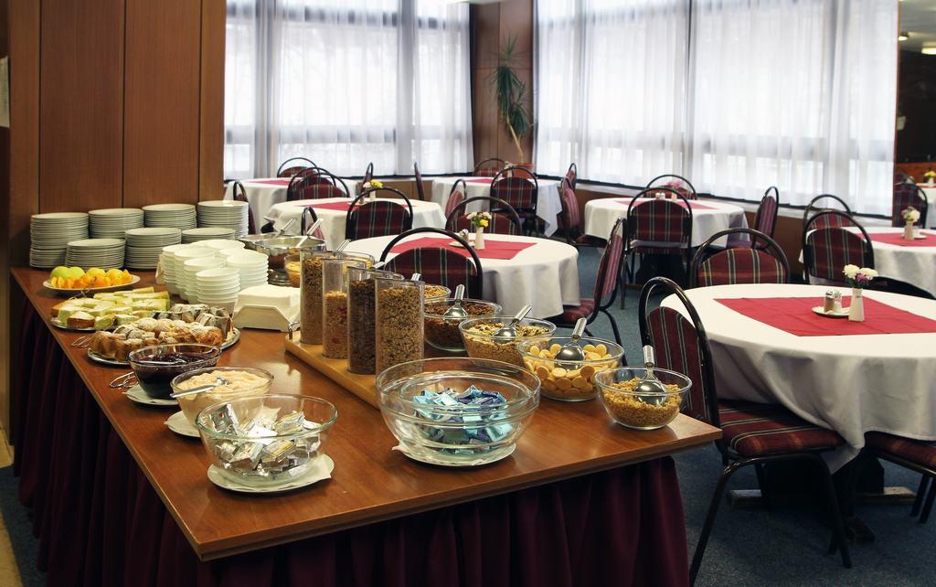 Hotel Krystal Прага Экстерьер фото