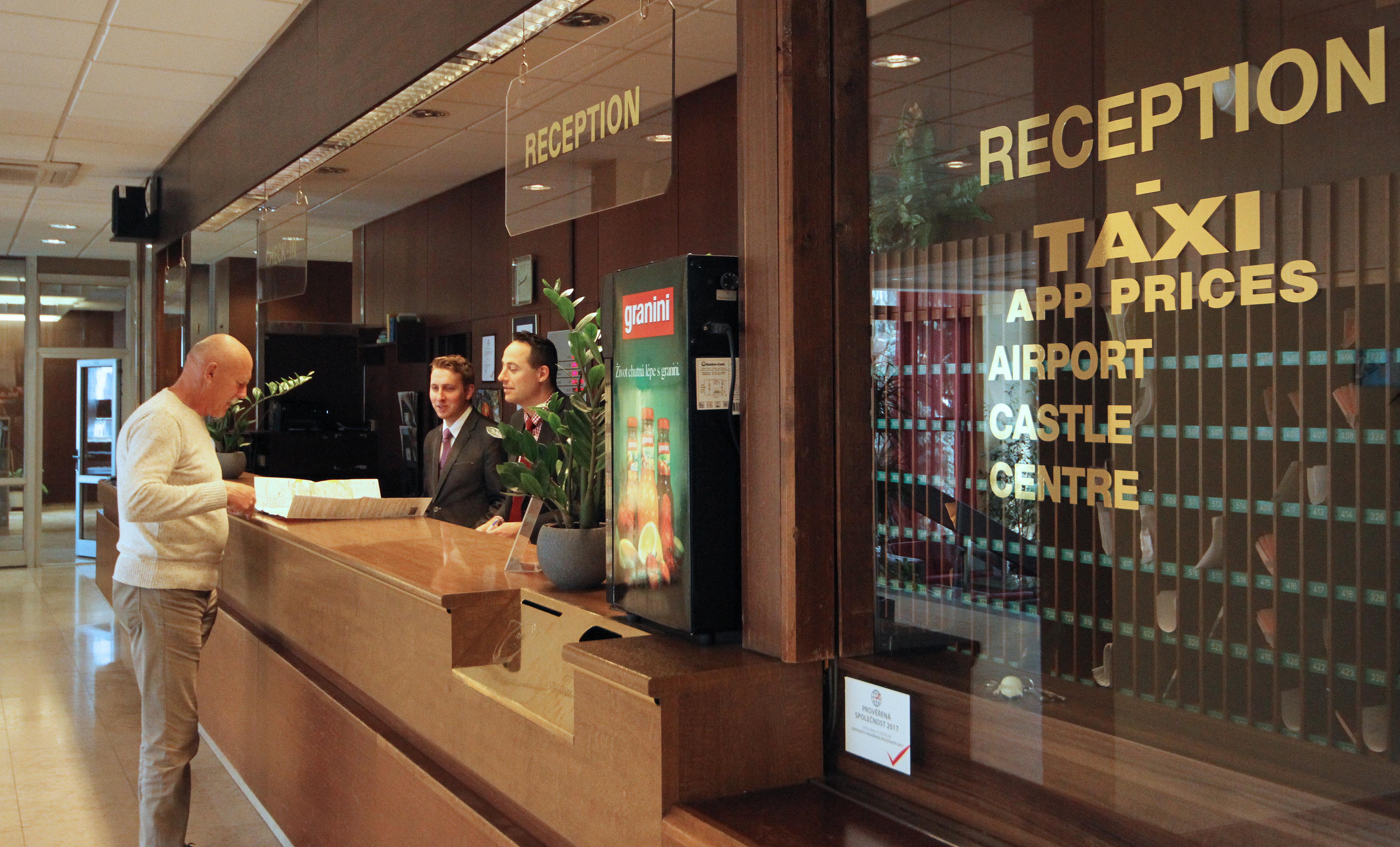 Hotel Krystal Прага Экстерьер фото