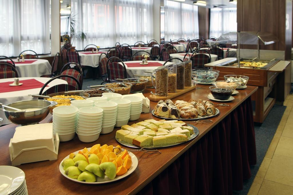 Hotel Krystal Прага Экстерьер фото