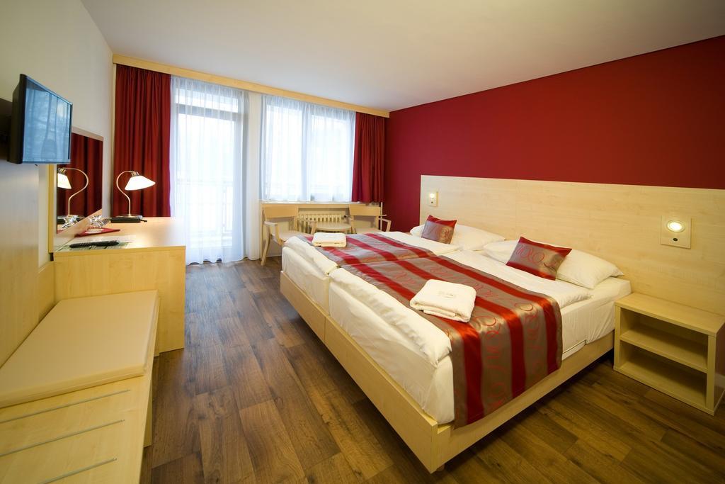 Hotel Krystal Прага Экстерьер фото